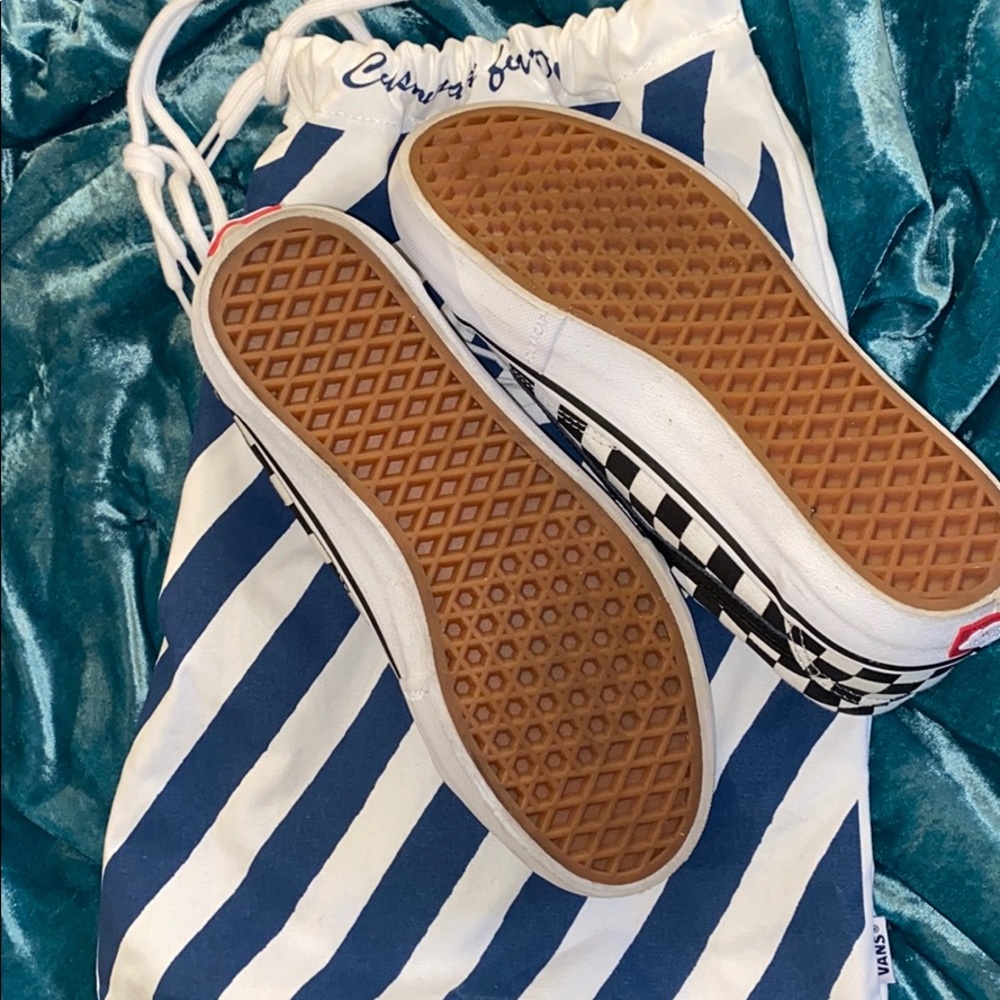 Custom vans - Picture 2 of 4